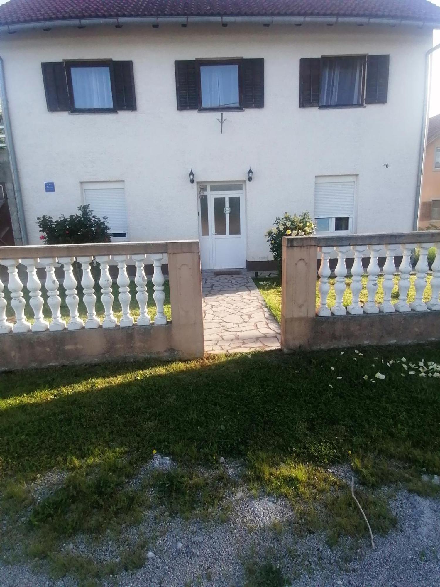 Domus Nostra Apartamento Lovinac  Exterior foto